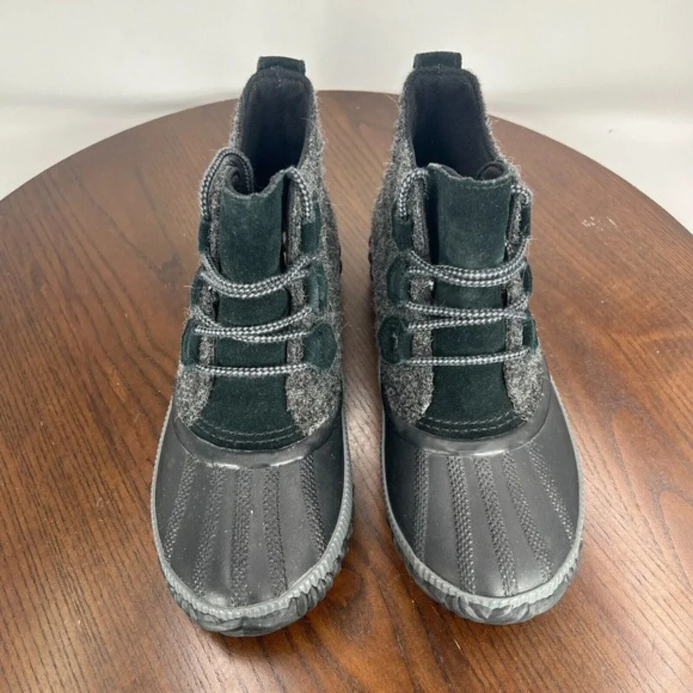 Sorel Out N About Plus Women's 7 Gray Black‎ Waterproof Duck Rain LL3650-010